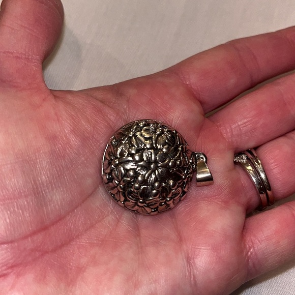 Floral silver puffed 925 pendant - Picture 5 of 7